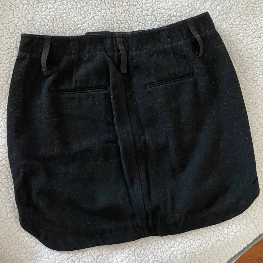 Madewell women’s Wool quilted shirttail mini skirt in black size 6